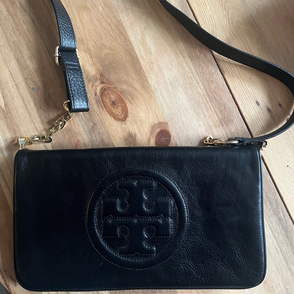 Tory Burch Black Bombe Reva Clutch/Crossbody with Gold colour hardware.